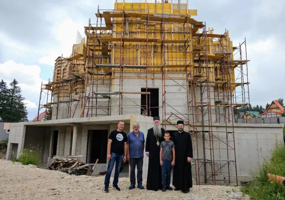 Митрополит Јоаникије обишао радове на изградњи Храма Светог Саве на Жабљаку