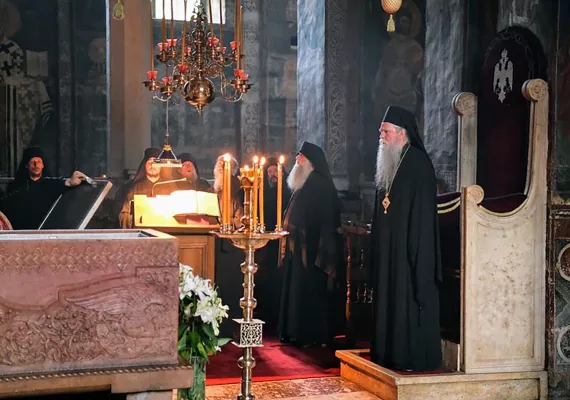 Митрополит Јоаникије уочи Видовдана служио бденије у Високим Дечанима