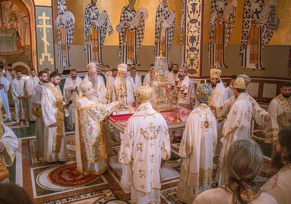 Заупокојена Литургија и годишњи помен Митрополиту Амфилохију: