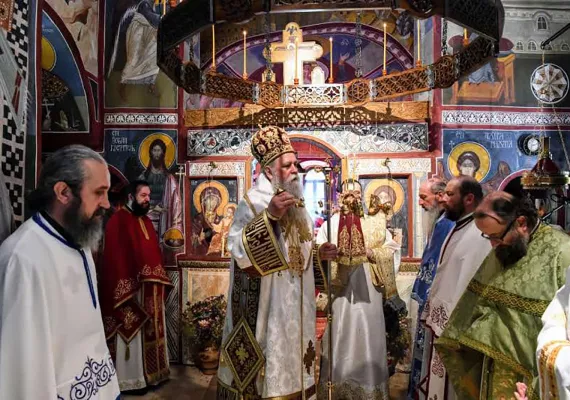 Митрополит Јоаникије освештао нови конак манастира Подмалинско