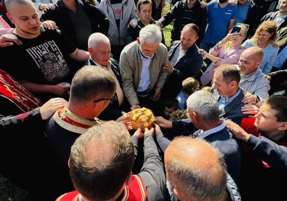 Молебан на празник Светих Сергија и Вакха служен у селу Срђевац