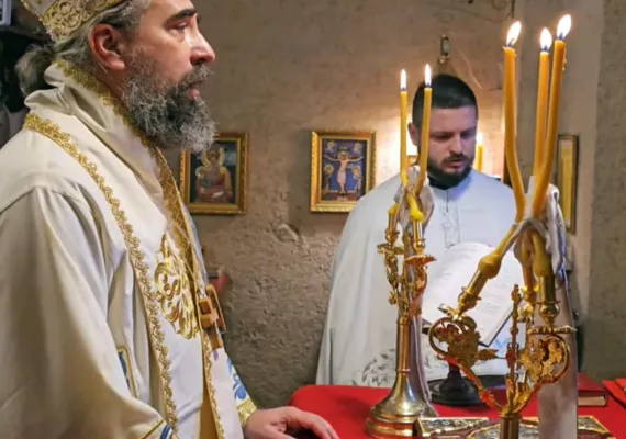 Преосвећени Епископ Методије служио Литургију у Ђурђевим Ступовима