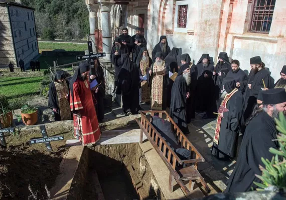 Опело и сахрана новопрестављеног монаха Митрофана Хиландарца