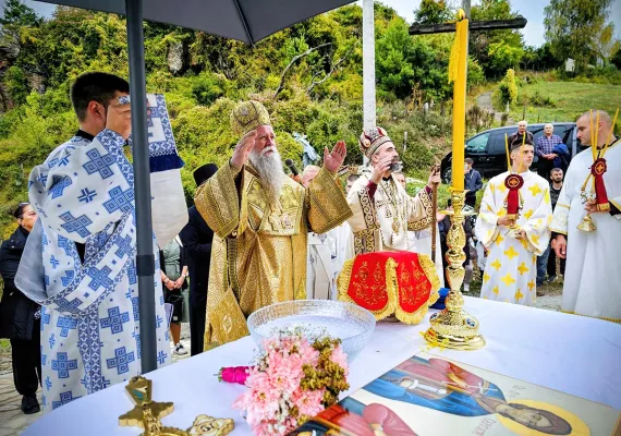 Митрополити Јоаникије и Методије освештали храм Светих Сергија и Вакха у Ђулићима код Андријевице